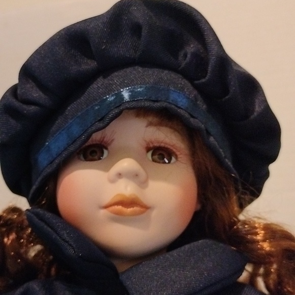 Anne Frank Porcelain Doll - Picture 10 of 13